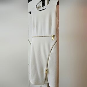 🌟White Calvin Klein Sleeveless Knee  Length Dress with Gold Zipper Accents🌟
